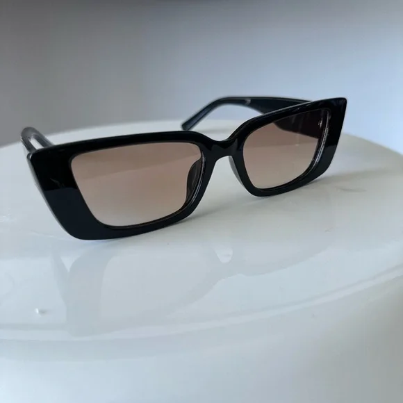 New never worn sunglasses - Picture 4 of 4